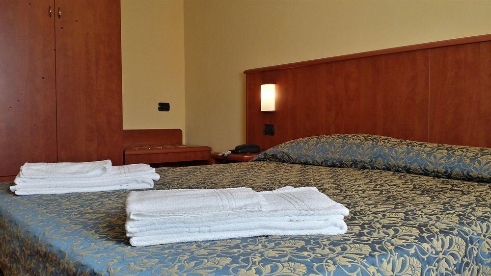 Hotel Postumia Dossobuono Eksteriør billede
