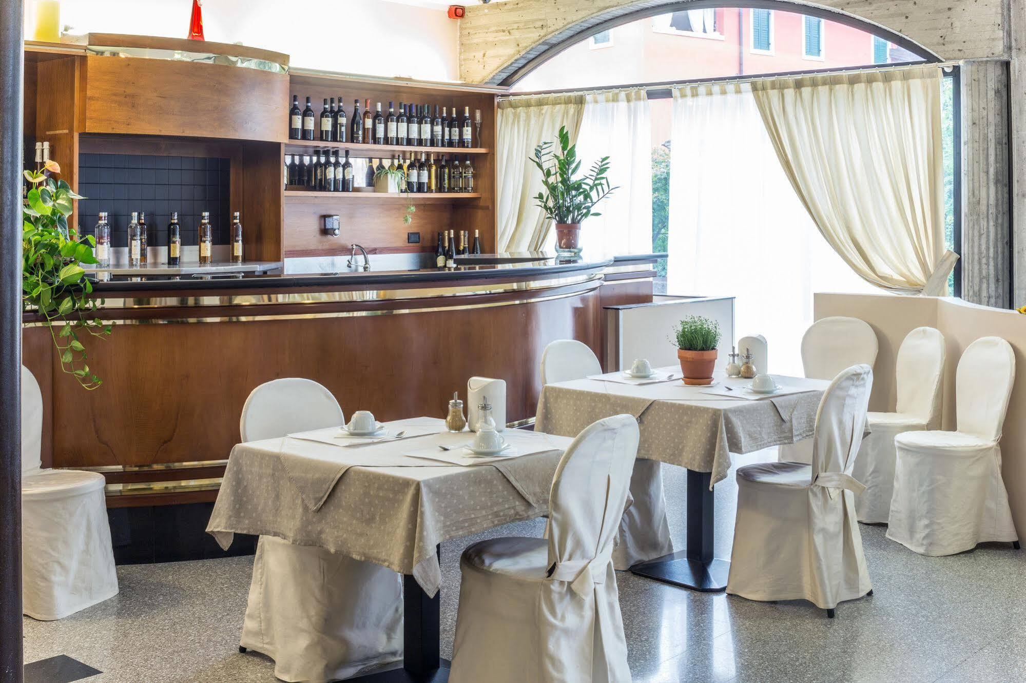 Hotel Postumia Dossobuono Eksteriør billede